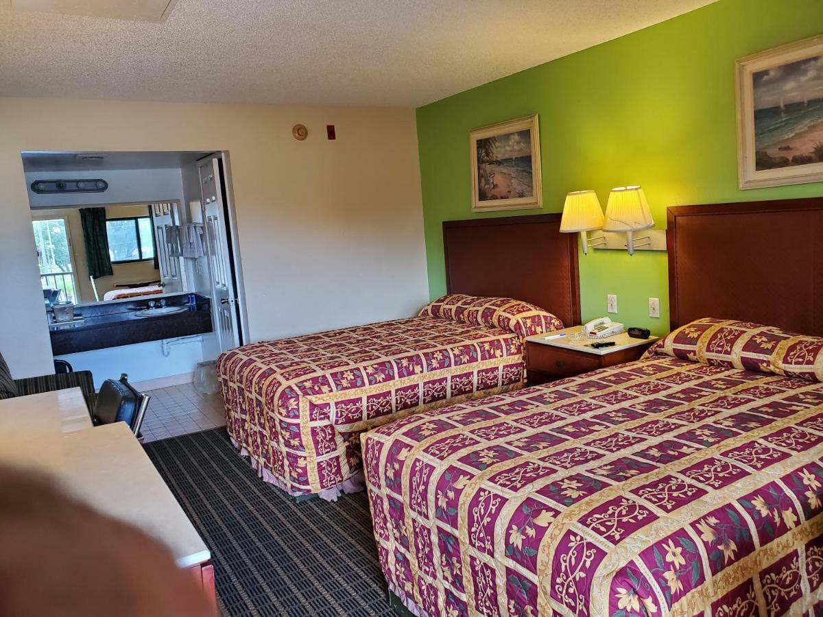 Rodeway Inn Forest City Экстерьер фото